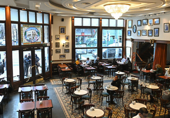 cafe-de-los-angelitos-salon-cafe1500x610